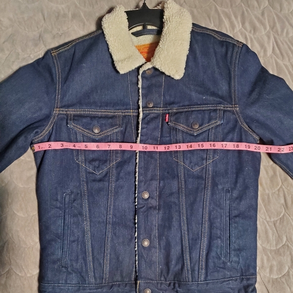 Levi's Vintage Fit Sherpa Trucker Jacket - Picture 4 of 5